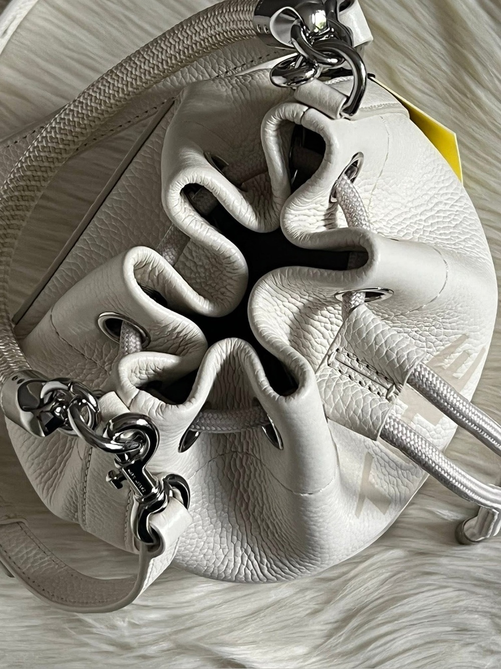 H652L01PF22 - Marc Jacobs The Leather Bucket Bag - Picture 9 of 16